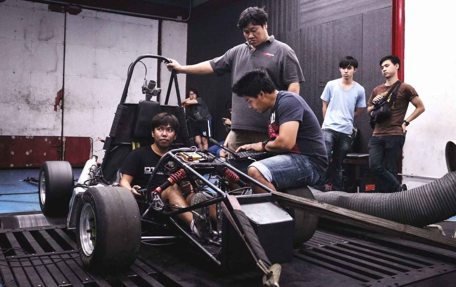 M1 AUTOWERK supports DONGTAAN Racing Team (Kasetsart University) going to Student Formula Japan Competition JSAE 2015 !