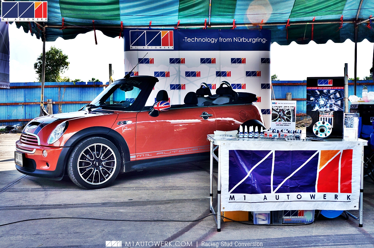  M1 AUTOWERK x SPIRIT of MINI. Gathering of the classic Austin Mini and the new generation MINI, drag racing on 14th November at Bangkok Drag Avenue (BDA).